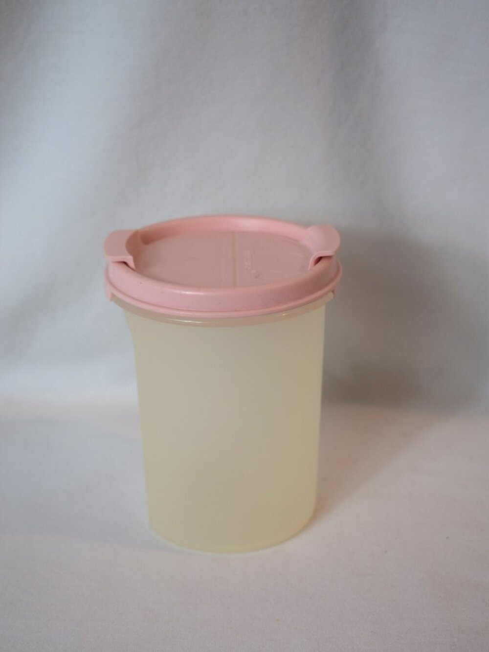 Tupperware Pink Shaker Lid #1912-8 Container #1606-2